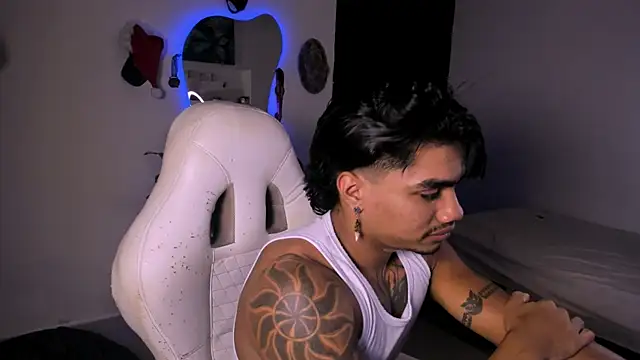 Snapshot of Young_laroi chatting on 15, 12, 2024 Young laroi online show from 15, 12, 2024