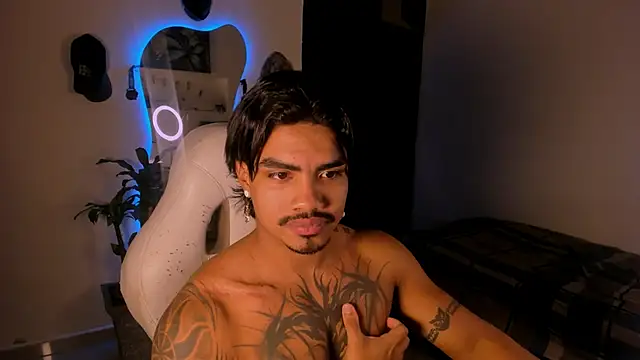 Snapshot of Young_laroi chatting on 11, 1, 2025 Young laroi online show from 11, 1, 2025