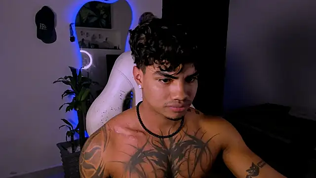 Snapshot of Young_laroi chatting on 3, 2, 2025 Young laroi online show from 3, 2, 2025