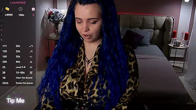 Miss Maya Mils online show from 6, 11, 2025