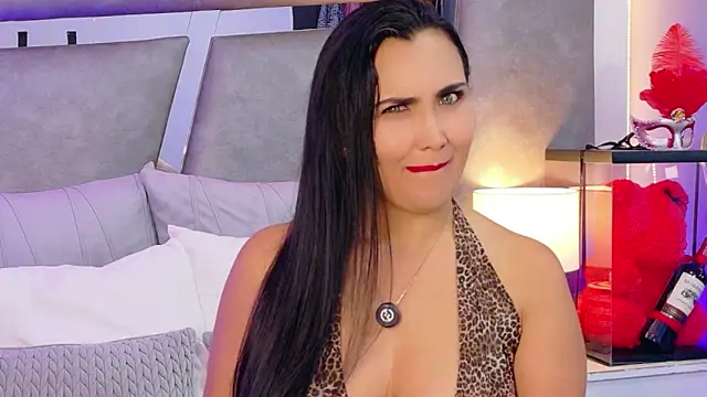 Evangeline Taylorr online show from 5, 11, 2025