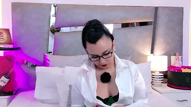 Evangeline Taylorr online show from 9, 4, 2026