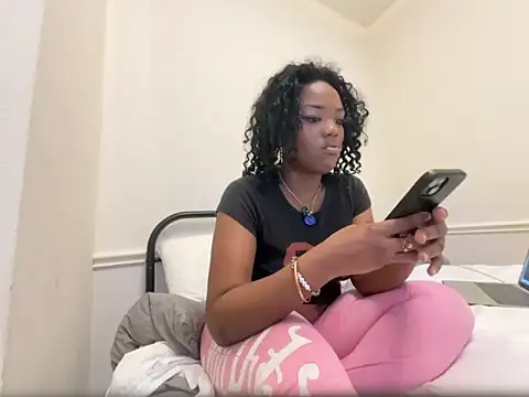 Snapshot of magicalc00ch chatting on 15, 5, 2026 magicalc00ch online show from 15, 5, 2026