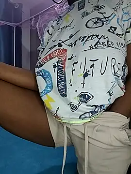 Snapshot of Kababy_love chatting on 4, 8, 2026 Kababy love online show from 4, 8, 2026