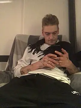 Simboxxx040 online show from 1, 1, 2025