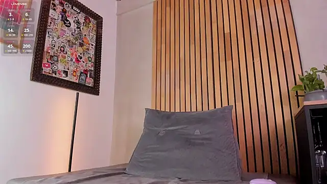 honeyhot69   online show from 15, 4, 2026