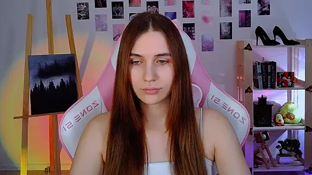 Snapshot of AliceCharmy chatting on 4, 1, 2025 AliceCharmy online show from 4, 1, 2025
