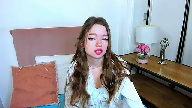 GraceLips online show from 4, 3, 2025