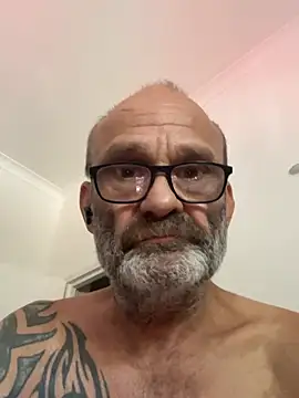 ShyDave81 online show from 28, 7, 2026