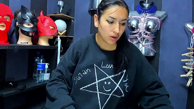 LucyStrike  online show from 14, 2, 2025