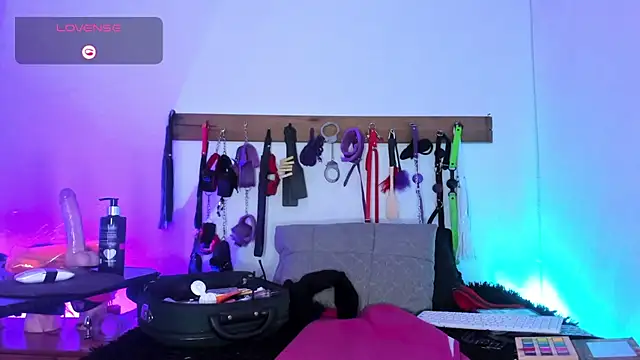 LucyStrike  online show from 18, 12, 2025