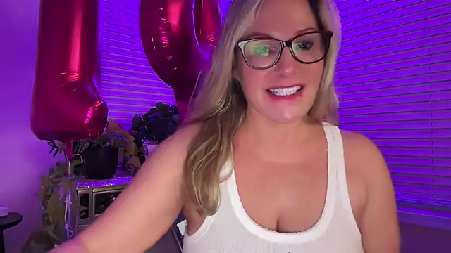Snapshot of Milf_Goddess chatting on 13, 10, 2025 Milf Goddess online show from 13, 10, 2025