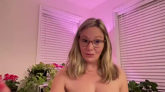 Snapshot of Milf_Goddess chatting on 14, 5, 2026 Milf Goddess online show from 14, 5, 2026
