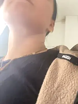 Luccreccia  online show from 29, 10, 2025