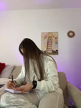 Ashleyjenner  online show from 18, 4, 2026