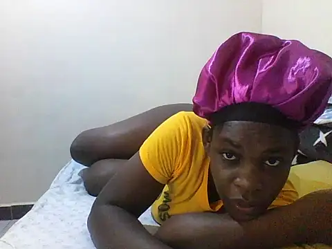 Snapshot of princess-cutie12 chatting on 6, 10, 2025 princess-cutie12 online show from 6, 10, 2025