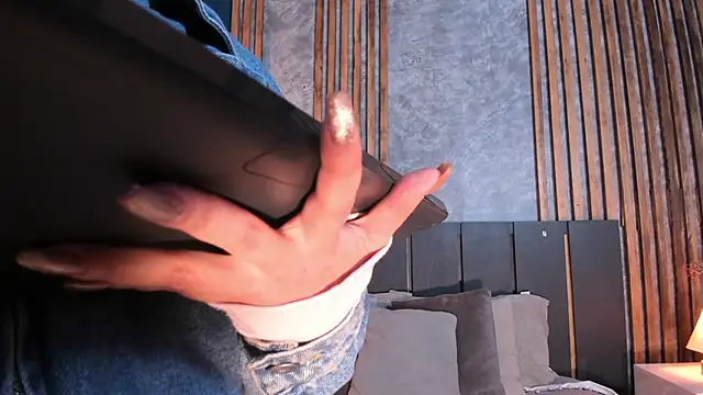 Hannah Borbon online show from 14, 3, 2025