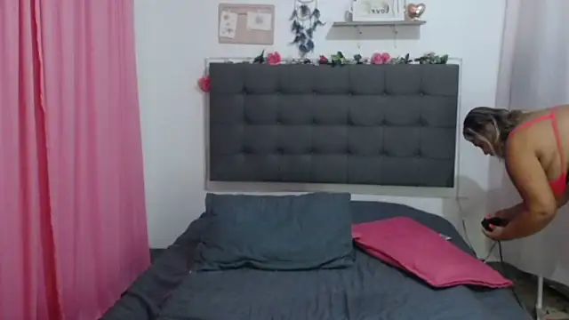 LenaDIaz online show from 11, 10, 2025