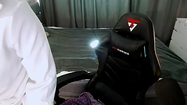 KiraYammy online show from 16, 3, 2025