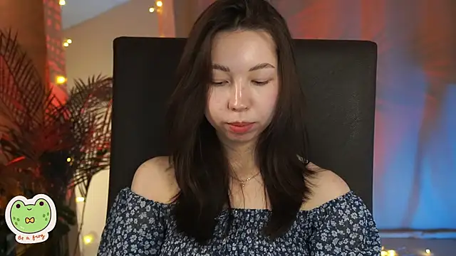 Snapshot of Sarah_Son chatting on 12, 1, 2025 Sarah Son online show from 12, 1, 2025