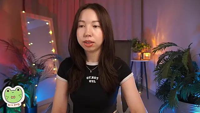 Snapshot of Sarah_Son chatting on 2, 2, 2025 Sarah Son online show from 2, 2, 2025