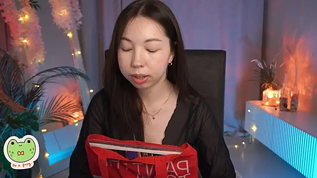 Snapshot of Sarah_Son chatting on 25, 2, 2025 Sarah Son online show from 25, 2, 2025