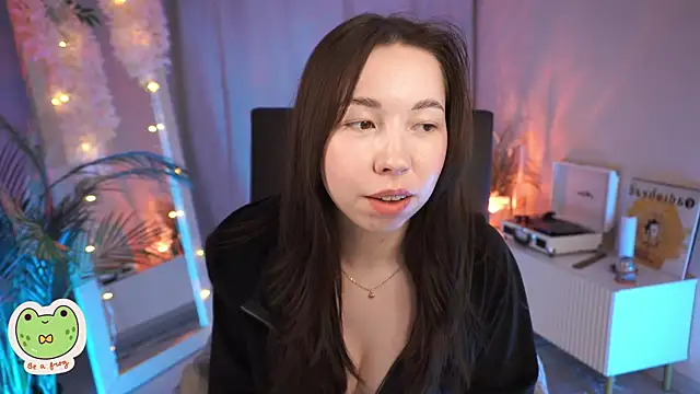 Snapshot of Sarah_Son chatting on 28, 2, 2025 Sarah Son online show from 28, 2, 2025