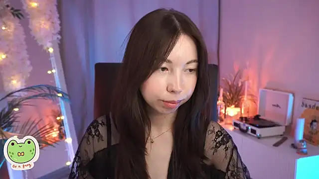 Snapshot of Sarah_Son chatting on 2, 3, 2025 Sarah Son online show from 2, 3, 2025