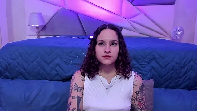 AnnyThompson  online show from 6, 1, 2025