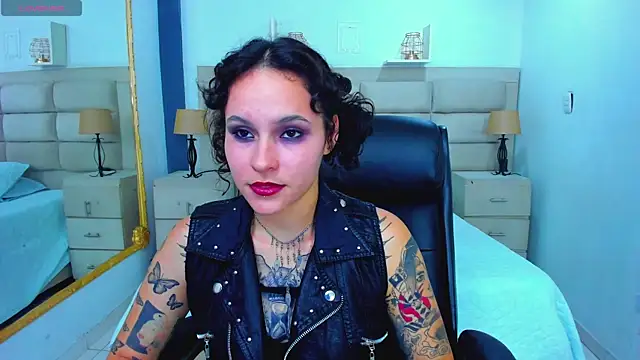 AnnyThompson  online show from 19, 9, 2025