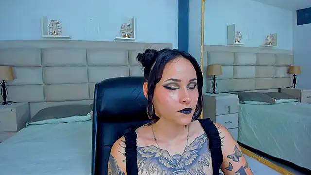 AnnyThompson  online show from 9, 11, 2025