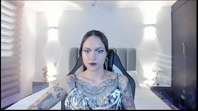 AnnyThompson  online show from 5, 2, 2026