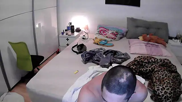 Kiss me2507 online show from 4, 1, 2025