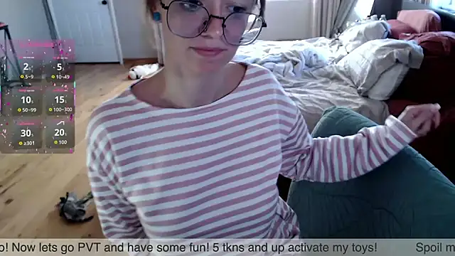 Snapshot of Plantbabeee chatting on 8, 10, 2025 Plantbabeee online show from 8, 10, 2025