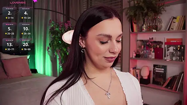 Snapshot of LunaNight chatting on 13, 1, 2025 LunaNight online show from 13, 1, 2025