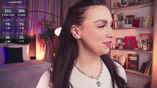 Snapshot of LunaNight chatting on 4, 2, 2025 LunaNight online show from 4, 2, 2025