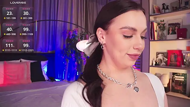 Snapshot of LunaNight chatting on 4, 2, 2025 LunaNight online show from 4, 2, 2025