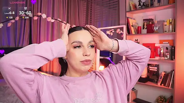 Snapshot of LunaNight chatting on 4, 3, 2025 LunaNight online show from 4, 3, 2025