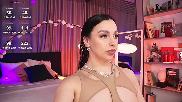 Snapshot of LunaNight chatting on 4, 3, 2025 LunaNight online show from 4, 3, 2025