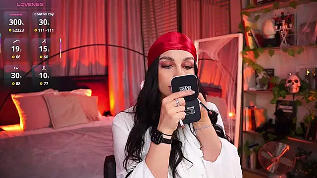 Snapshot of LunaNight chatting on 1, 11, 2025 LunaNight online show from 1, 11, 2025