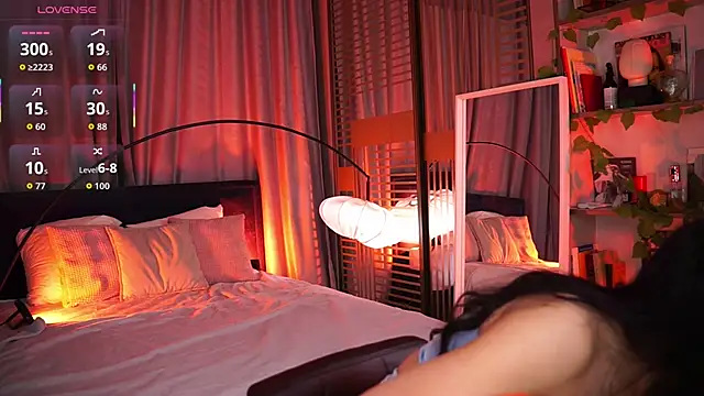 Snapshot of LunaNight chatting on 9, 11, 2025 LunaNight online show from 9, 11, 2025