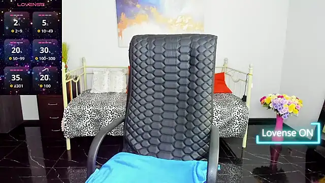 Julia Dean online show from 28, 11, 2025