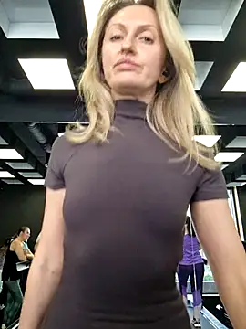 Miss    Mia  online show from 26, 2, 2025