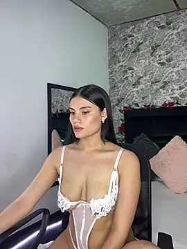 Snapshot of Maylin_Garcia chatting on 19, 2, 2025 Maylin Garcia online show from 19, 2, 2025