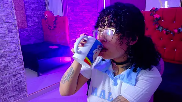 miahernadez303av online show from 16, 2, 2026