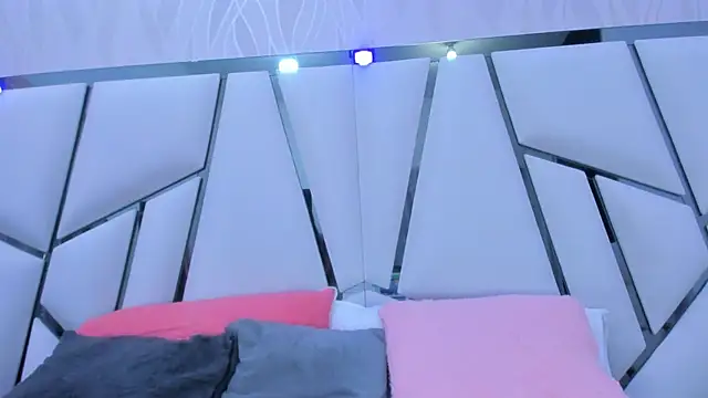  aurora18  online show from 7, 2, 2025