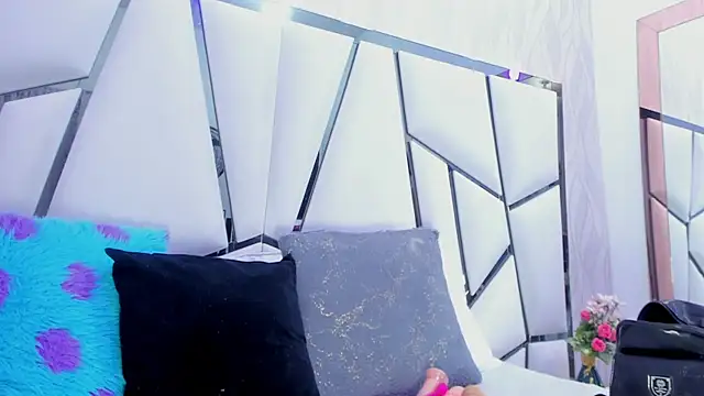  aurora18  online show from 14, 3, 2025