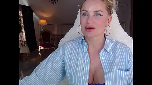 Snapshot of eyesangel22 chatting on 8, 2, 2025 eyesangel22 online show from 8, 2, 2025
