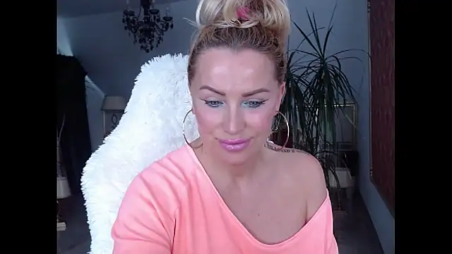 Snapshot of eyesangel22 chatting on 18, 2, 2025 eyesangel22 online show from 18, 2, 2025