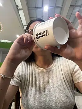 Snapshot of CamilaSofiia chatting on 5, 1, 2026 CamilaSofiia online show from 5, 1, 2026